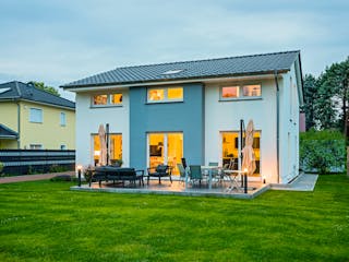 Massivhaus Haus Hamburg von ROTH MASSIVHAUS Schlüsselfertig ab 419000€, Satteldach-Klassiker Außenansicht 1