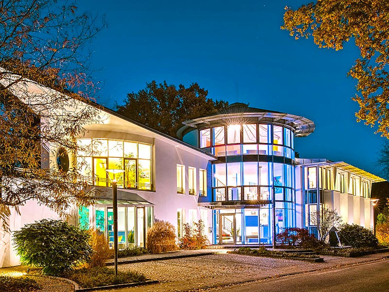 Massivhaus-Baupartner planen + bauen