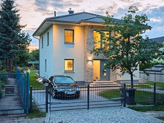 Massivhaus Stadtvilla Lugana von ROTH MASSIVHAUS Schlüsselfertig ab 379500€, Stadtvilla Außenansicht 2