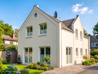 Massivhaus Hanseat 165 von AMR-Wohnbau Schlüsselfertig ab 343000€, Satteldach-Klassiker Außenansicht 1