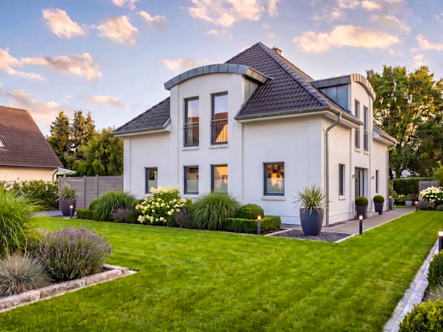 Massivhaus Stadtvilla 138 von AMR-Wohnbau Schlüsselfertig ab 342000€, Stadtvilla Außenansicht 1
