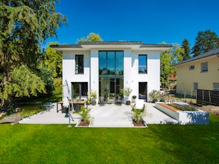 Massivhaus Stadtvilla Lugana von ROTH MASSIVHAUS Schlüsselfertig ab 379500€, Stadtvilla Außenansicht 3
