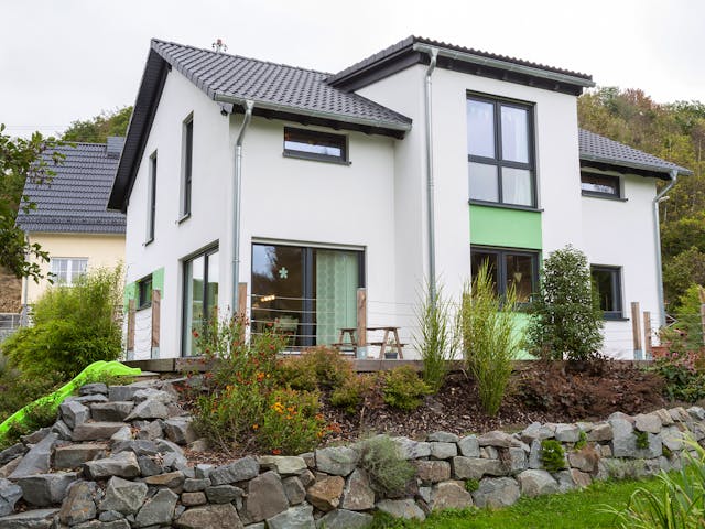 Fertighaus Fortuna von Büdenbender Hausbau Schlüsselfertig ab 429681€, Satteldach-Klassiker Außenansicht 1