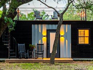 Containerhaus mit Dachterrasse im Grünen
