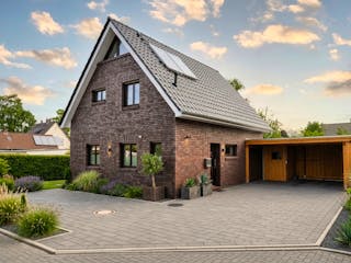 Massivhaus Satteldach 148 von AMR-Wohnbau Schlüsselfertig ab 321000€, Satteldach-Klassiker Außenansicht 1