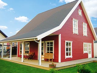 Fertighaus Bernd von AKOST Holzhäuser, Satteldach-Klassiker Außenansicht 1