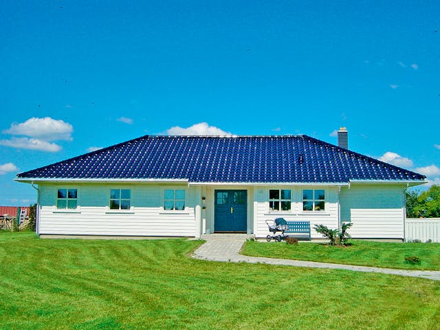 Fertighaus Magnus von AKOST Holzhäuser, Bungalow Außenansicht 1 Fertighaus Magnus von AKOST Holzhäuser, Bungalow Außenansicht 1