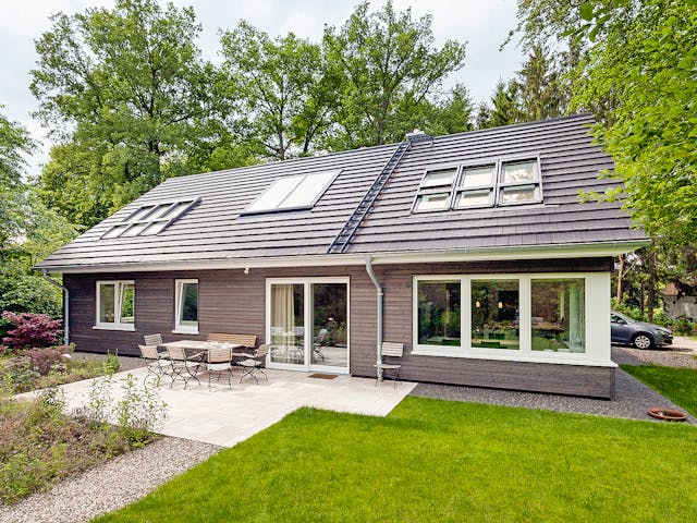 Fertighaus Jesteburg von Bardowicks.Haus und Holzbau Schlüsselfertig ab 650000€, Satteldach-Klassiker Außenansicht 1