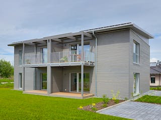 Fertighaus Mehrfamilienhaus Münch von Bau-Fritz - Mehrfamilienhäuser Schlüsselfertig ab 1015000€, Pultdachhaus Außenansicht 1