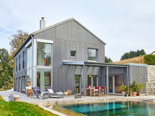 Fertighaus Haus am Wald - Kundenhaus von Bau-Fritz Schlüsselfertig ab 940000€, Satteldach-Klassiker Außenansicht 1