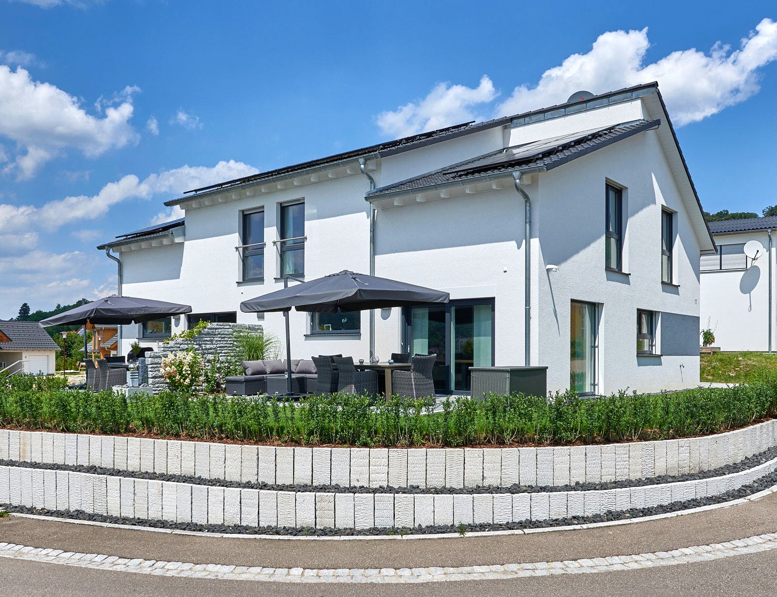 Fertighaus Haus Buchwald von Fertighaus WEISS Schlüsselfertig ab 606000€, Pultdachhaus Außenansicht 3