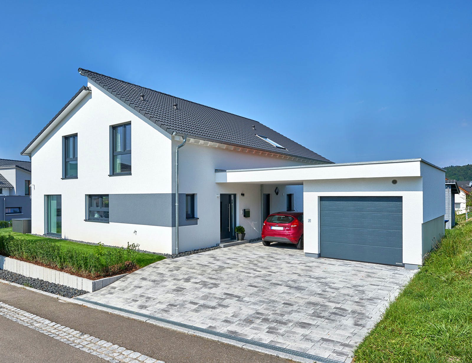 Fertighaus Haus Buchwald von Fertighaus WEISS Schlüsselfertig ab 606000€, Pultdachhaus Außenansicht 2