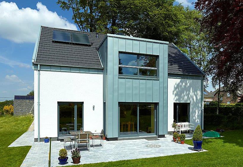 Fertighaus Burbach von GUSSEK HAUS Schlüsselfertig ab 573400€, Satteldach-Klassiker Außenansicht 1