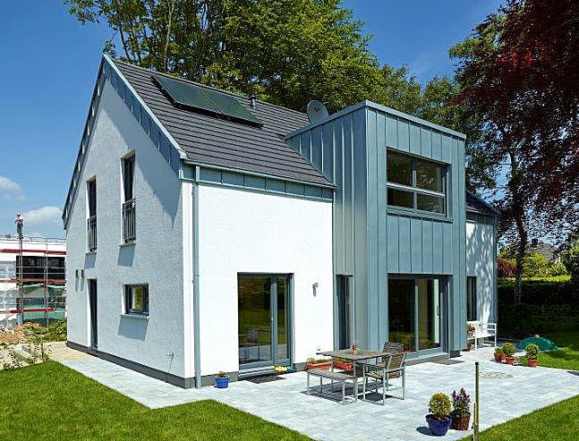 Fertighaus Burbach von GUSSEK HAUS Schlüsselfertig ab 573400€, Satteldach-Klassiker Außenansicht 2