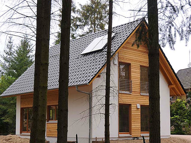 Fertighaus Isa (KfW-Effizienzhaus 40 EE) von Dammann-Haus Schlüsselfertig ab 297700€, Satteldach-Klassiker Außenansicht 1