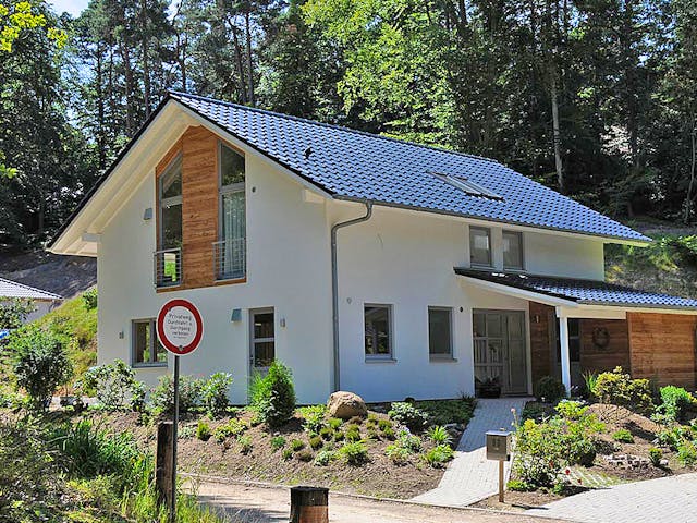 Fertighaus Jutta (KfW-Effizienzhaus 40 EE) von Dammann-Haus Schlüsselfertig ab 379200€, Satteldach-Klassiker Außenansicht 1