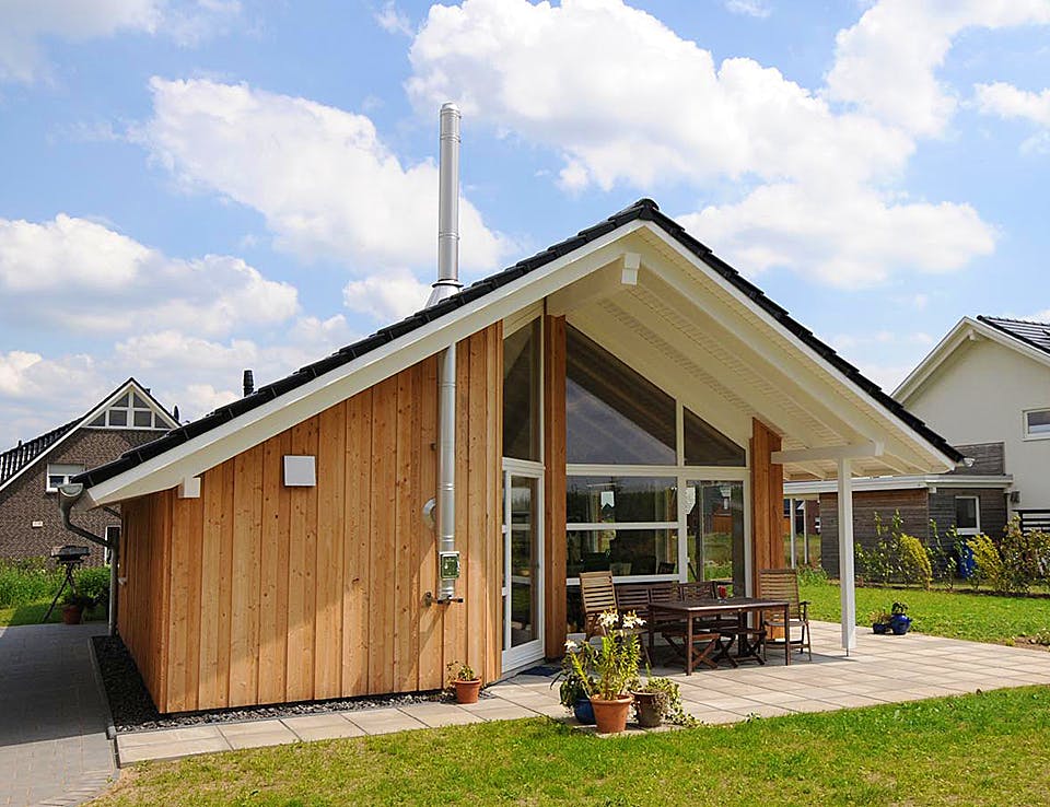 Fertighaus Natalie 3 (KfW-Effizienzhaus 40 EE) von Dammann-Haus Schlüsselfertig ab 320300€, Bungalow Außenansicht 2