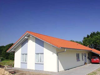 Fertighaus Rosi (KfW-Effizienzhaus 40 EE) von Dammann-Haus Schlüsselfertig ab 362500€, Bungalow Außenansicht 2