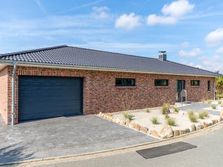 Massivhaus EFH 1.0 - 125 von Dan Concept Massivhaus, Bungalow Außenansicht 2