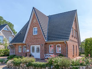 Massivhaus EFH 1.5 - 130 von Dan Concept Massivhaus, Satteldach-Klassiker Außenansicht 1