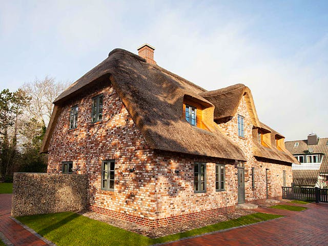 Massivhaus MFH 1.5 - 270 von Dan Concept Massivhaus, Satteldach-Klassiker Außenansicht 1