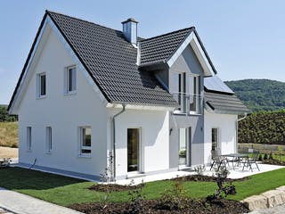 Massivhaus ICON 3+ mit Quergiebel von Dennert Massivhaus Ausbauhaus ab 261500€, Satteldach-Klassiker Außenansicht 1