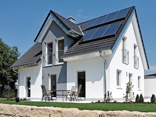 Massivhaus ICON 3+ mit Quergiebel von Dennert Massivhaus Ausbauhaus ab 264988€, Satteldach-Klassiker Außenansicht 2