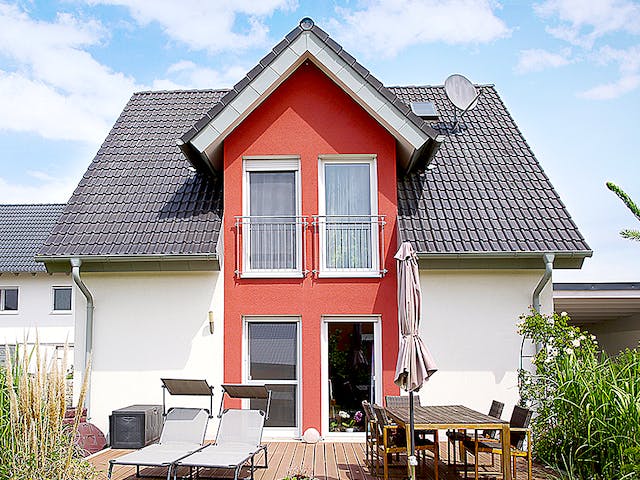 Massivhaus ICON 3 mit Quergiebel von Dennert Massivhaus Ausbauhaus ab 243800€, Satteldach-Klassiker Außenansicht 1