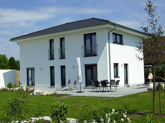 Massivhaus ICON 4 City mit Walmdach von Dennert Massivhaus Ausbauhaus ab 295900€, Stadtvilla Außenansicht 1