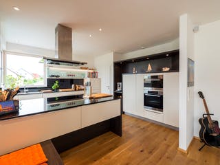 Blockhaus D183 Eisele von Frammelsberger R. Ingenieur-Holzbau, Pultdachhaus Innenansicht 2