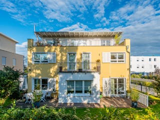 Blockhaus D243 Schmidt von Frammelsberger R. Ingenieur-Holzbau, Cubushaus Außenansicht 1