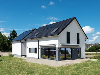 Blockhaus D282 Kocher von Frammelsberger R. Ingenieur-Holzbau, Satteldach-Klassiker Außenansicht 1