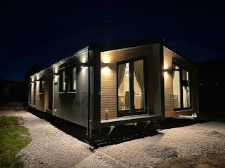 Fertighaus Lac Leman von Easy Homes - Tiny- & Modulhäuser Schlüsselfertig ab 239000€, Bungalow Außenansicht 4