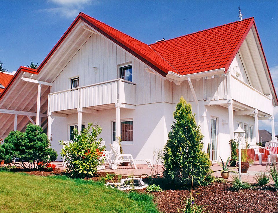 Fertighaus Haus 6 von Dörr Bio-Holzhaus, Satteldach-Klassiker Außenansicht 1