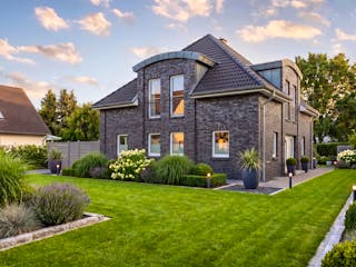 Massivhaus Stadtvilla 138 von AMR-Wohnbau Schlüsselfertig ab 342000€, Stadtvilla Außenansicht 2