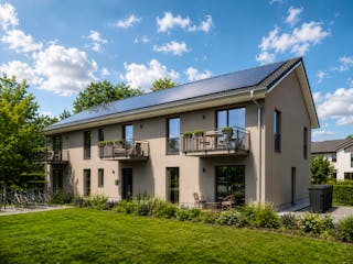 Massivhaus Haus Ahrensfelde (6 WE) von ROTH MASSIVHAUS Schlüsselfertig ab 1207000€, Satteldach-Klassiker Außenansicht 1