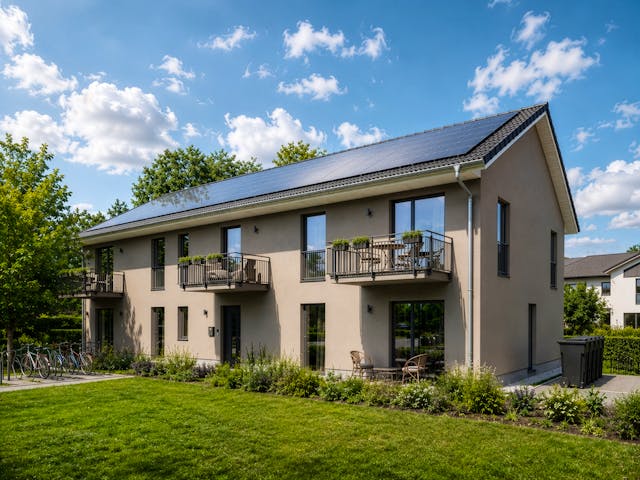 Massivhaus Haus Ahrensfelde (6 WE) von ROTH MASSIVHAUS Schlüsselfertig ab 1207000€, Satteldach-Klassiker Außenansicht 1