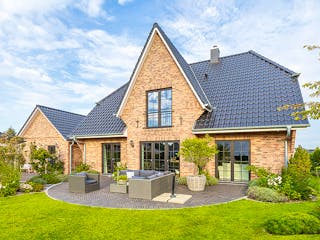 Massivhaus Friesenhaus 200 von ECO System HAUS Schlüsselfertig ab 425900€, Satteldach-Klassiker Außenansicht 1