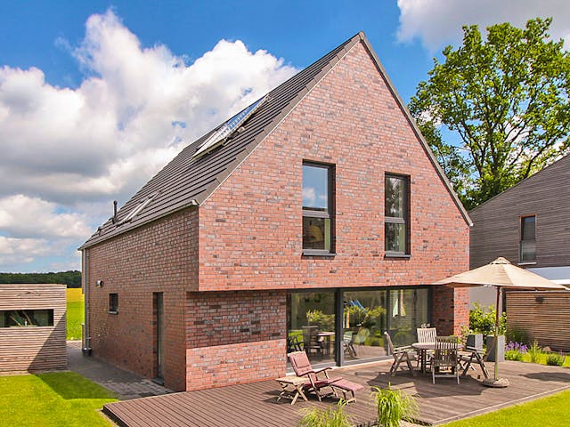 Massivhaus Vario-Haus 140 von ECO System HAUS Schlüsselfertig ab 286000€, Satteldach-Klassiker Außenansicht 1