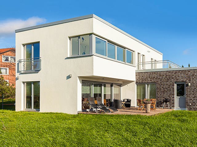 Massivhaus Bauhaus-Modern Classic 180 von ECO System HAUS Schlüsselfertig ab 513400€, Cubushaus Außenansicht 1 Massivhaus Bauhaus-Modern Classic 180 von ECO System HAUS Schlüsselfertig ab 513400€, Cubushaus Außenansicht 1