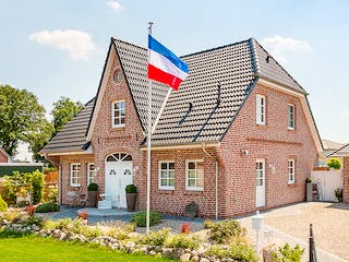 Massivhaus Friesenhaus 160 von ECO System HAUS Schlüsselfertig ab 335800€, Satteldach-Klassiker Außenansicht 1