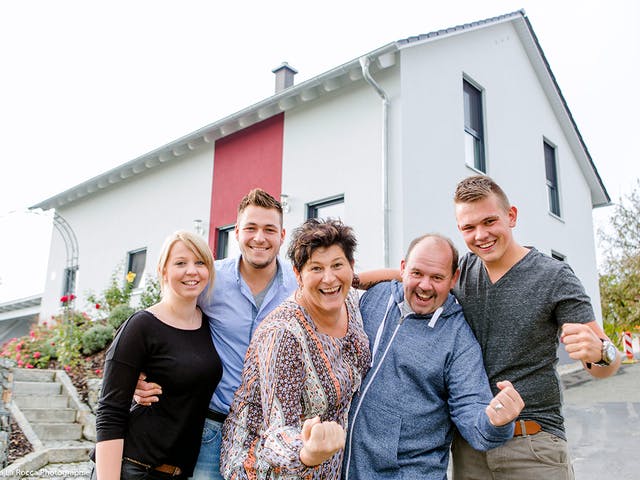 Fertighaus Klassisch 212 von FischerHaus Schlüsselfertig ab 615648€, Satteldach-Klassiker Außenansicht 1 Fertighaus Klassisch 212 von FischerHaus Schlüsselfertig ab 615648€, Satteldach-Klassiker Außenansicht 1