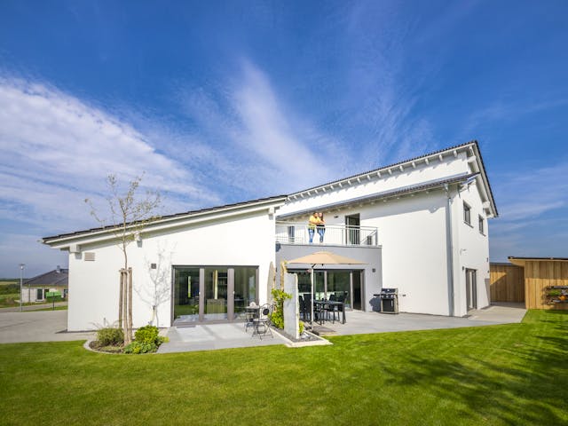 Fertighaus Modern 240 von FischerHaus Schlüsselfertig ab 696960€, Pultdachhaus Außenansicht 1