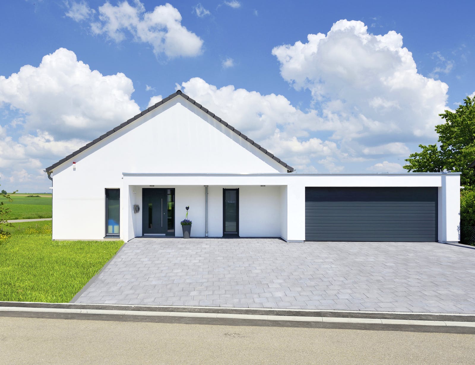 Fertighaus Haus Jäger von Fertighaus WEISS Schlüsselfertig ab 292000€, Bungalow Außenansicht 2