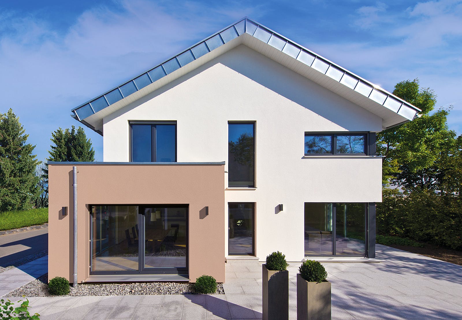 Fertighaus MH FUTURE Mannheim von Fertighaus WEISS Schlüsselfertig ab 416000€, Satteldach-Klassiker Außenansicht 2