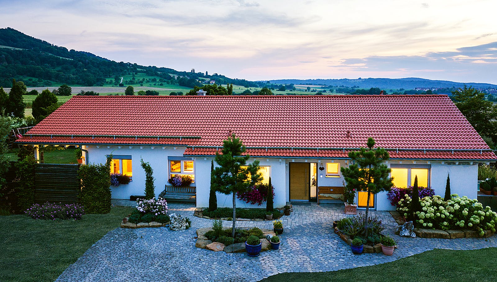 Fertighaus Haus Seiler von Fertighaus WEISS Schlüsselfertig ab 435000€, Bungalow Außenansicht 2