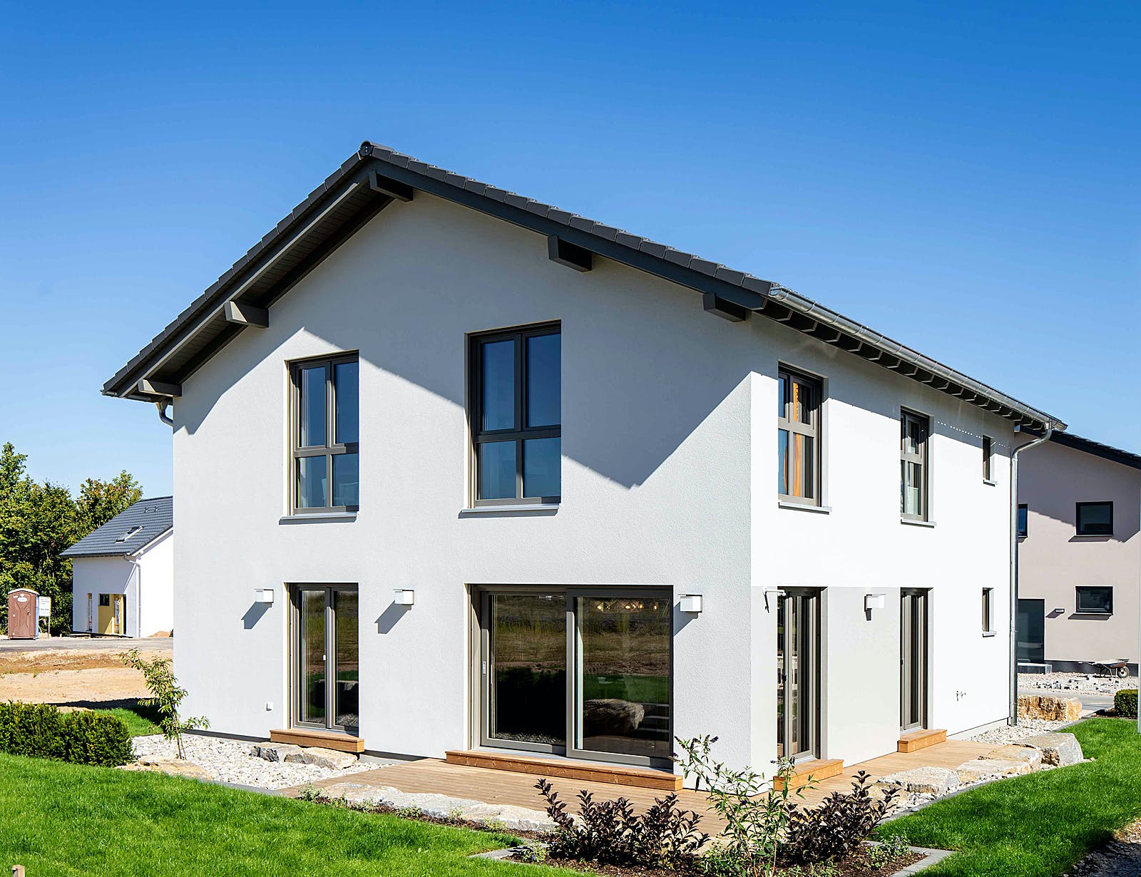 Fertighaus MH Büdingen - ARTIS 302 von FingerHaus Schlüsselfertig ab 392893€, Satteldach-Klassiker Außenansicht 1