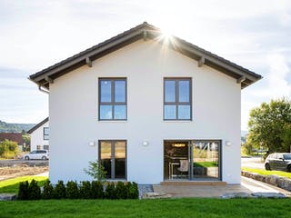 Fertighaus MH Büdingen - ARTIS 302 von FingerHaus Schlüsselfertig ab 405422€, Satteldach-Klassiker Außenansicht 2