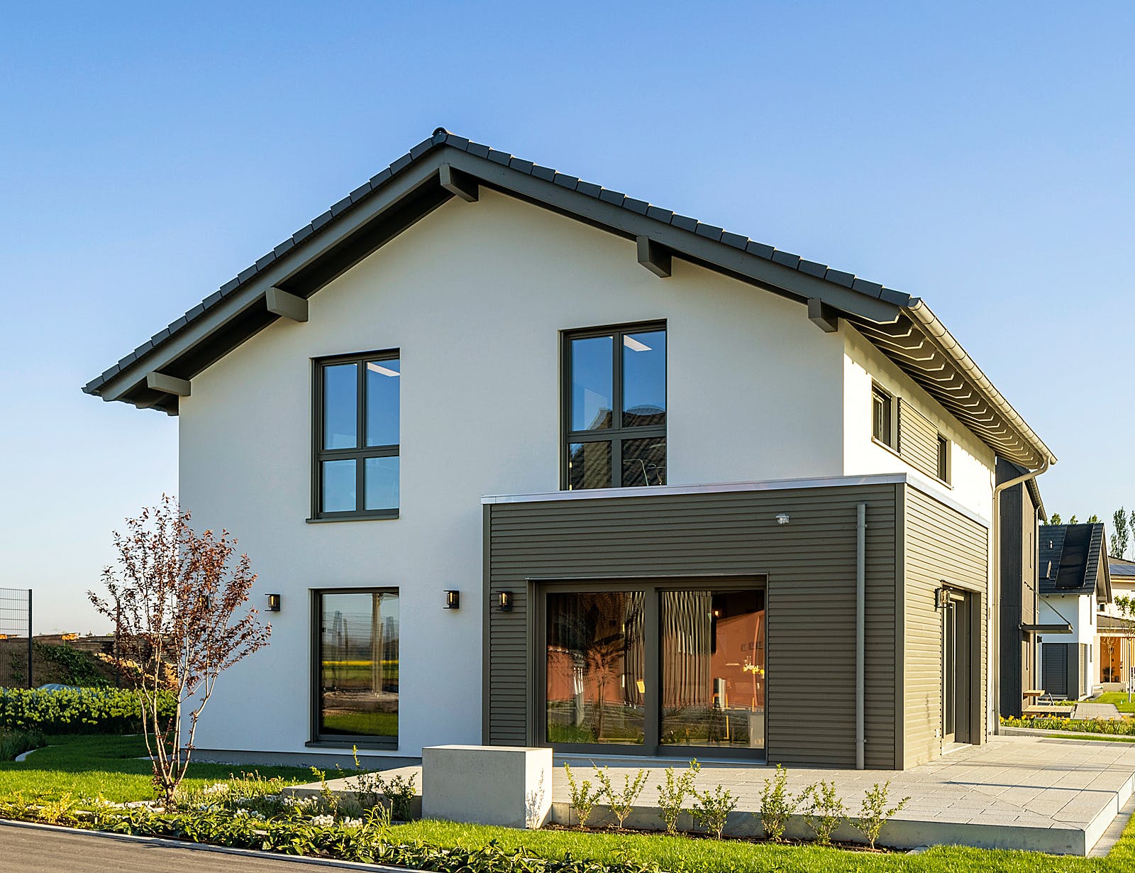 Fertighaus MH Schwarzwald - ARTIS 400 von FingerHaus Schlüsselfertig ab 447143€, Satteldach-Klassiker Außenansicht 1