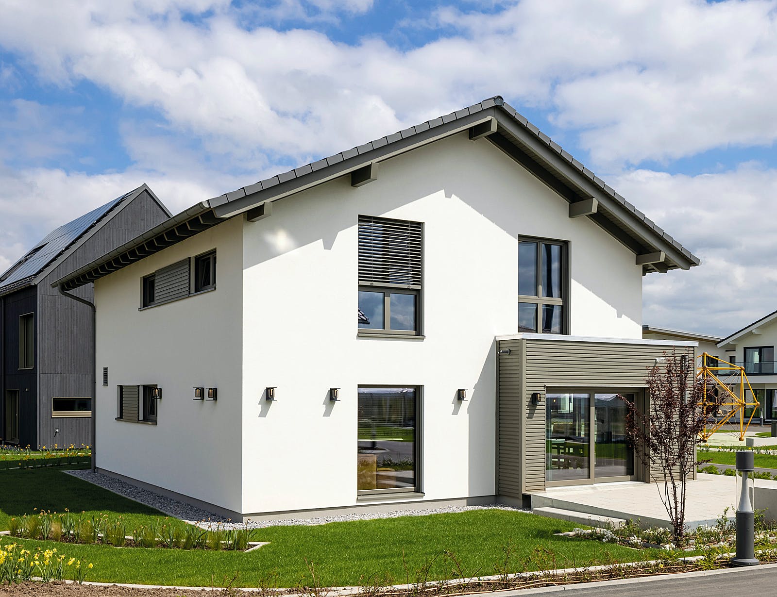 Fertighaus MH Schwarzwald - ARTIS 400 von FingerHaus Schlüsselfertig ab 447143€, Satteldach-Klassiker Außenansicht 2